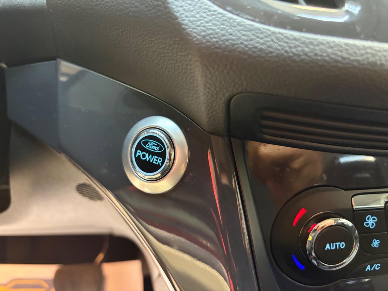 Ford Kuga 2.0 TDCI 163 CV 4WD Powershift Titanium