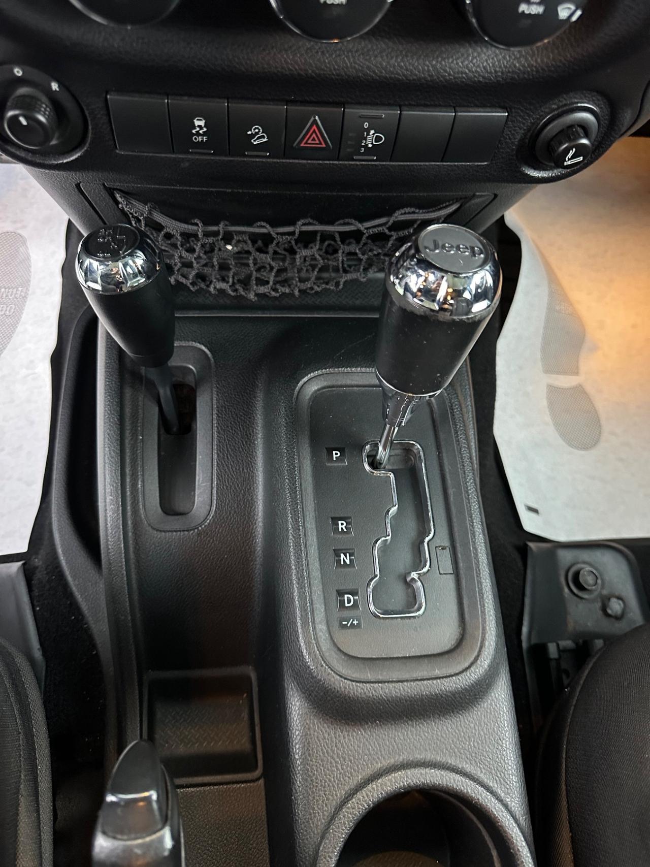 Jeep Wrangler Unlimited 2.8 CRD DPF Sahara/NAVI