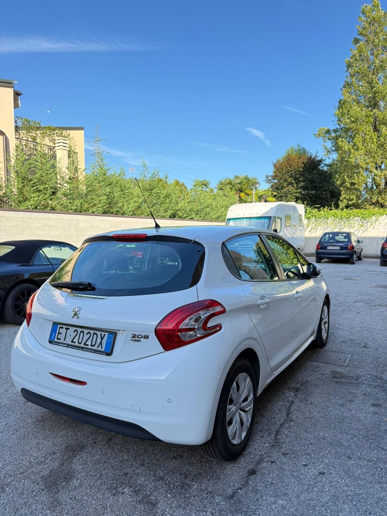 Peugeot 208 1.4 e-HDi 68 CV S&S robotizzato 5 porte Active