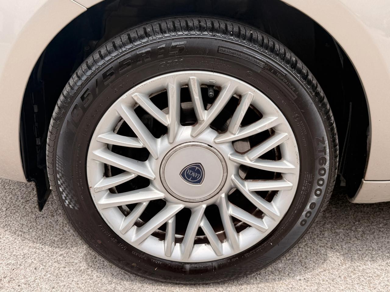 Lancia Ypsilon 1.2 69 CV 5 porte S&S Gold