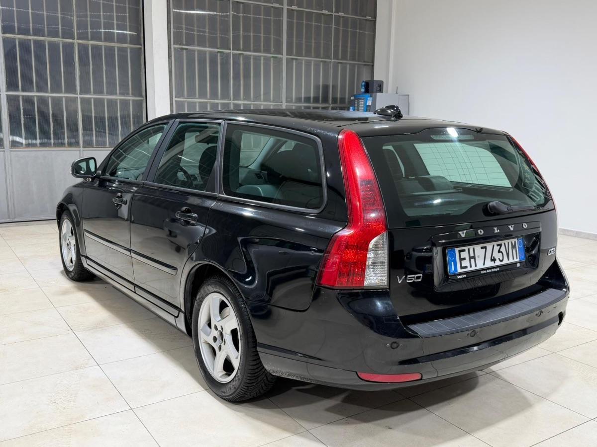 VOLVO - V50 - D2 R-design