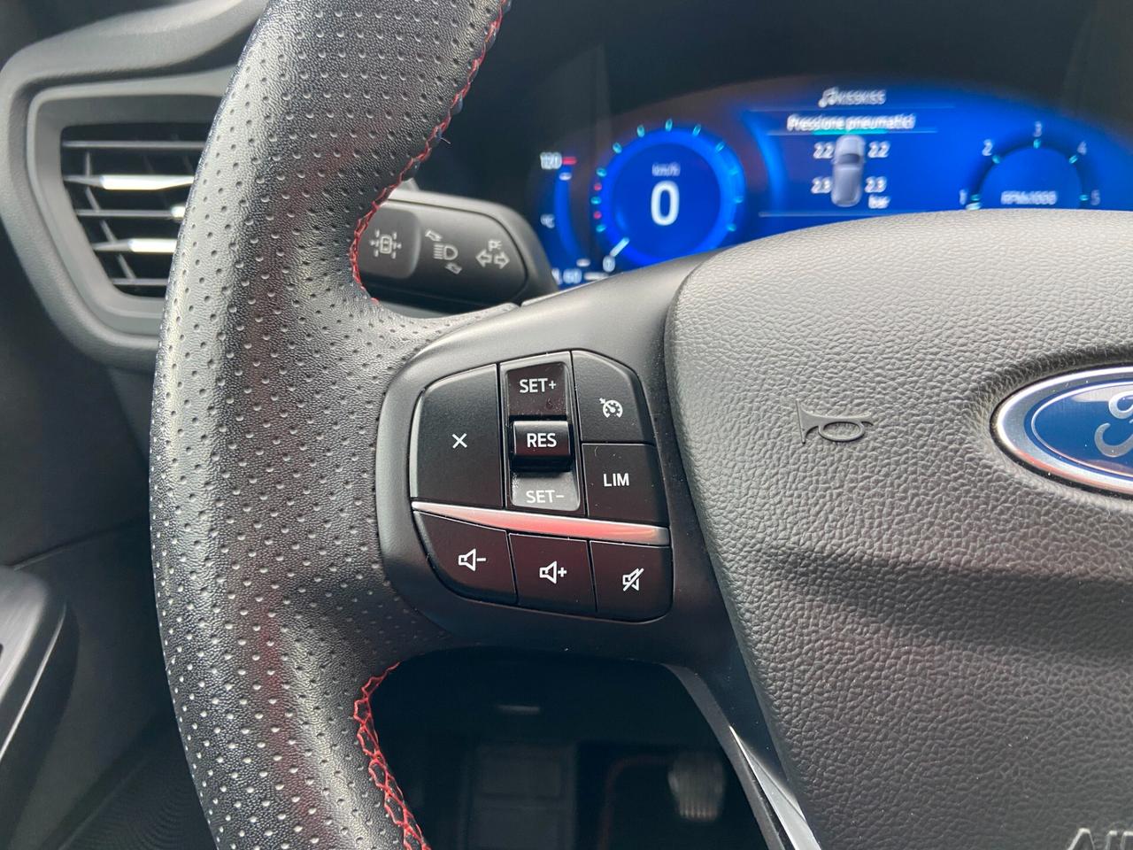 Ford Kuga 1.5 ecoblue ST-Line 2wd 120cv Autocarro