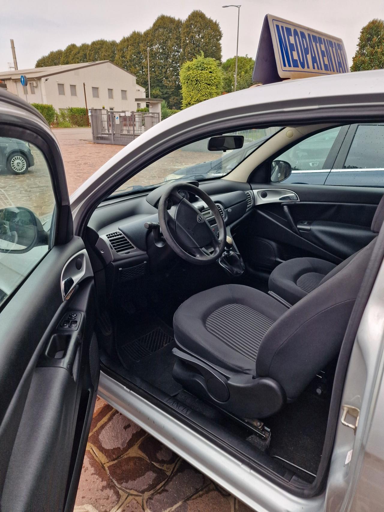 Lancia Ypsilon 1.2 Versus PER NEOPATENTATI