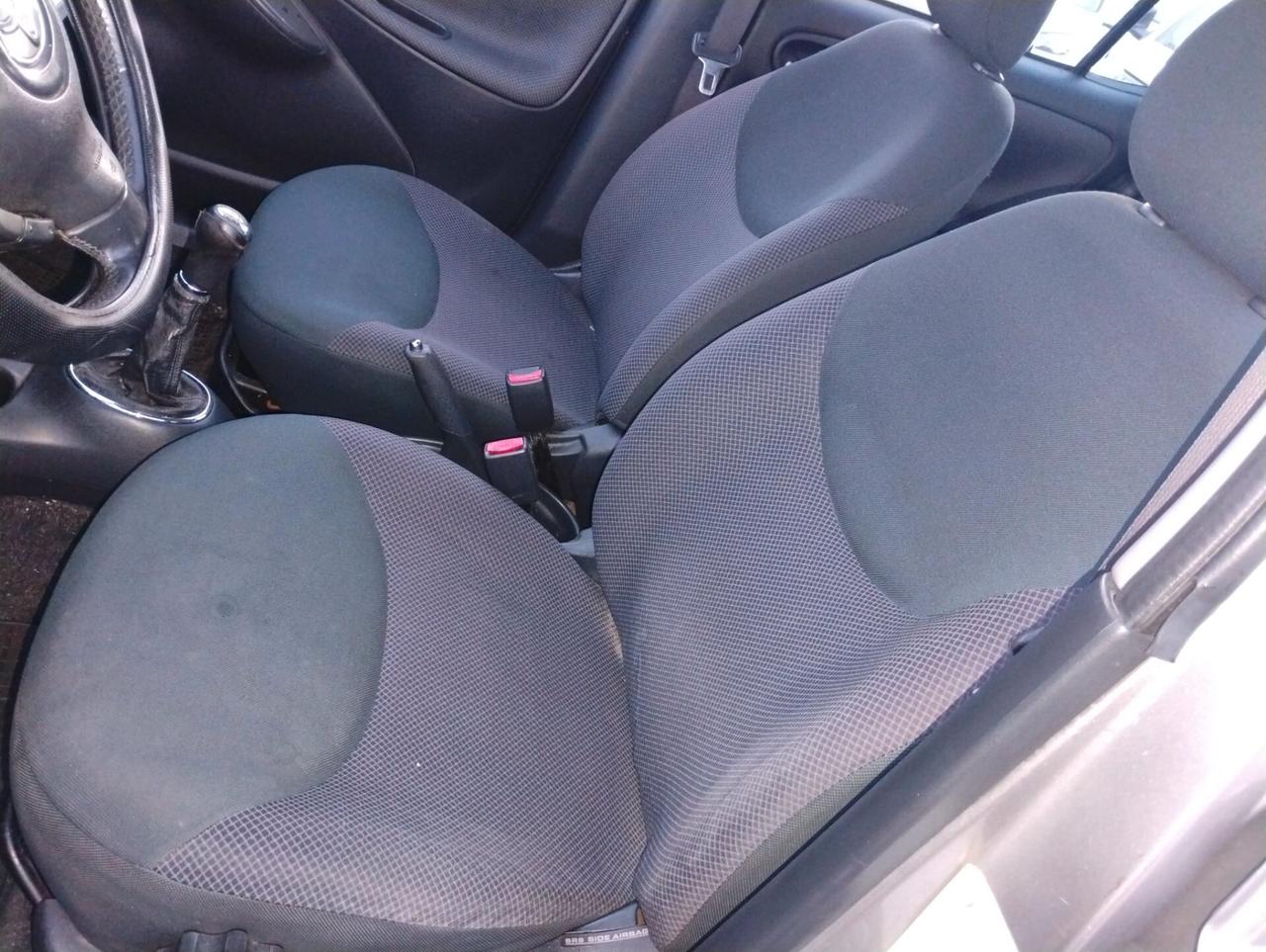 Toyota Yaris 1.4 tdi D-4D cat 5 porte Sol