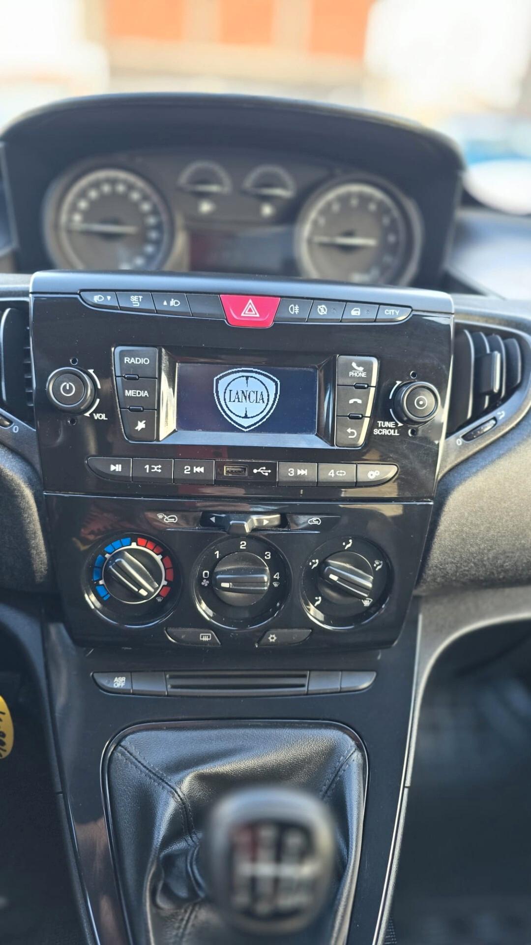 Lancia Ypsilon 1.0 FireFly 5 porte S&S Hybrid Ecochic Silver