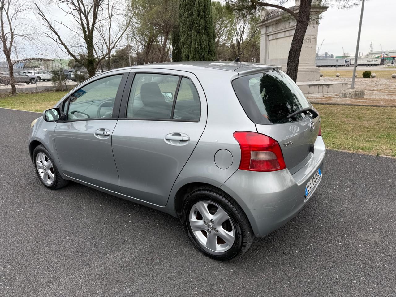 Toyota Yaris 1.0 5 porte