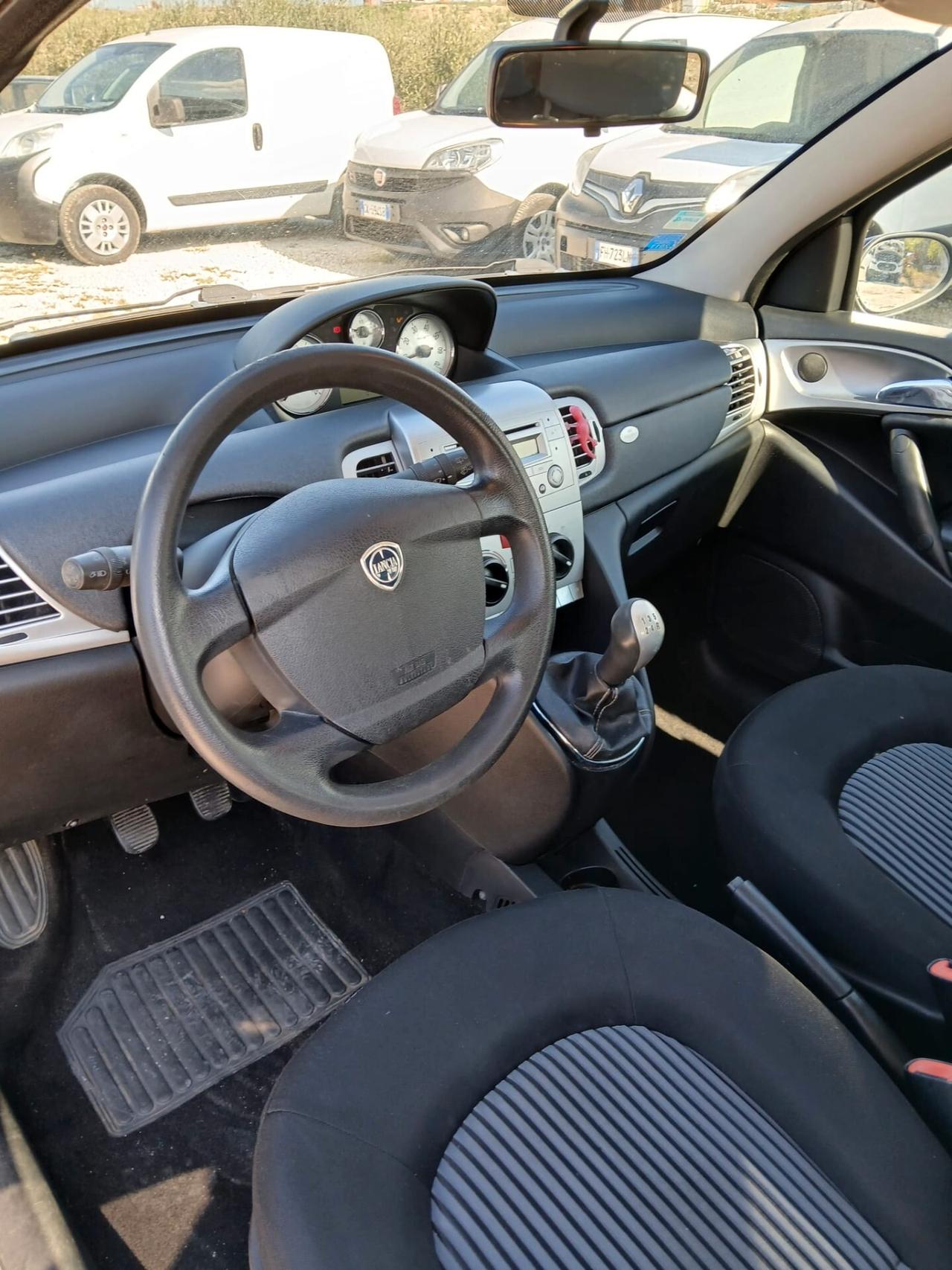 Lancia Ypsilon 1.3 MJT 75 CV Platino