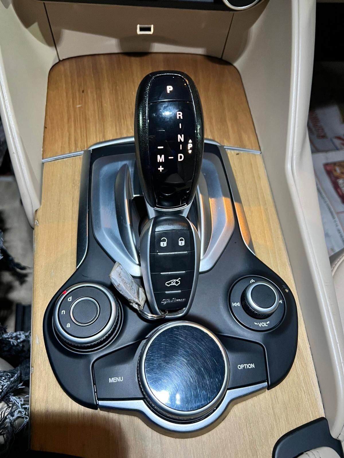 Alfa Romeo Giulia 2.2 Turbodiesel 180 CV AT8 Business Sport Launch Ed.