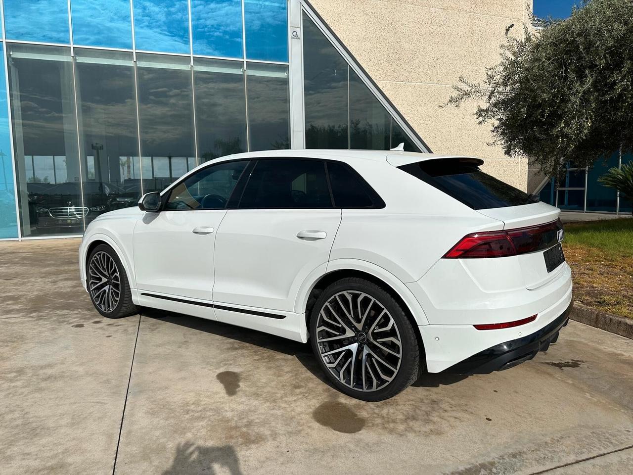 Audi Q8 SUV 45 TDI quattro tiptronic S line edition possibilità noleggio no scoring