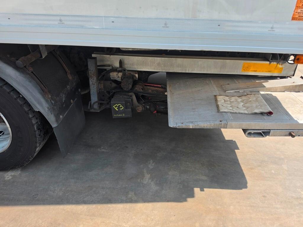IVECO EUROCARGO 160E28 EURO 5 FRIGO CON PEDANA-2009