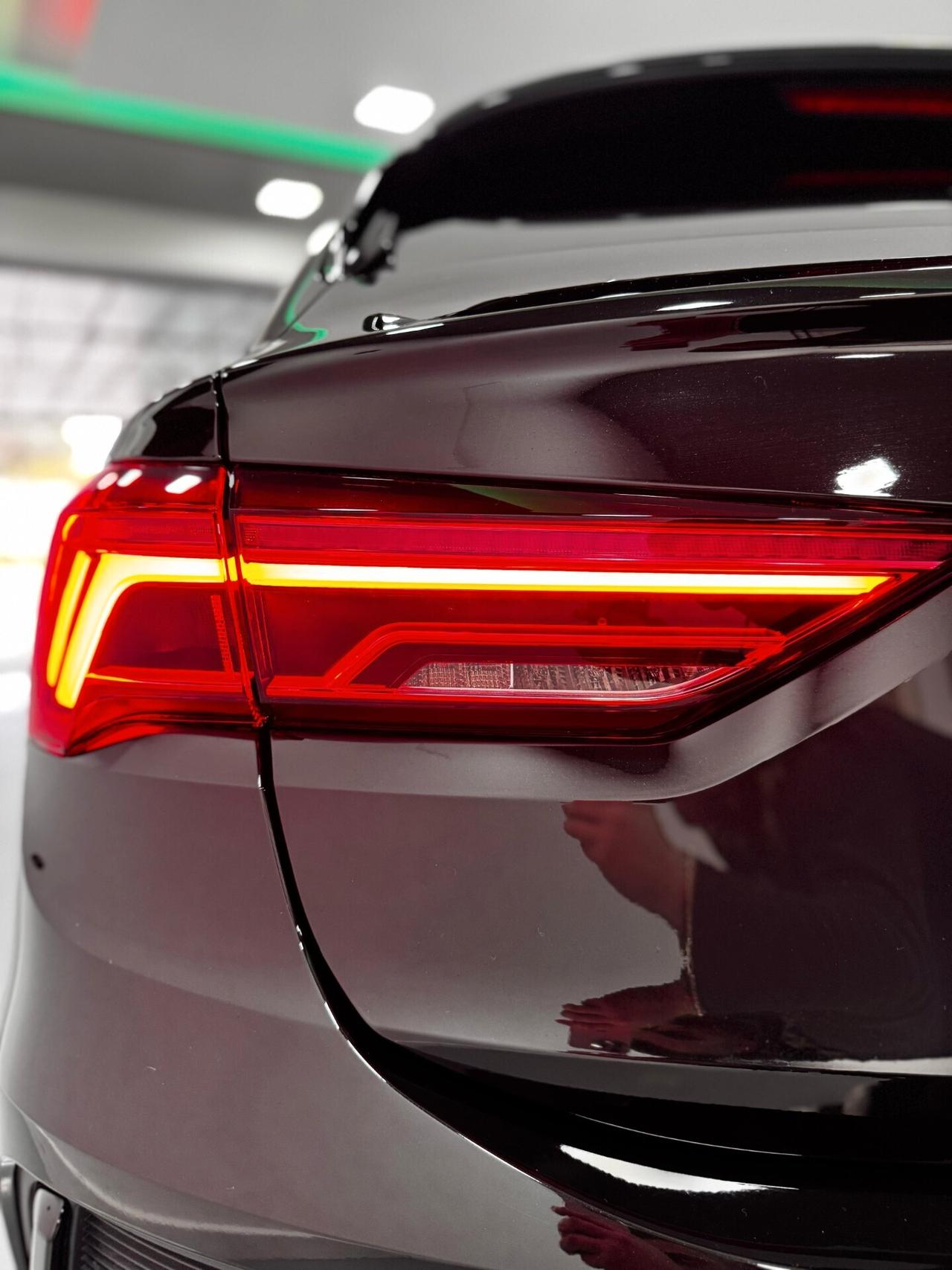 Audi Q3 35 TDI S tronic Identity Black