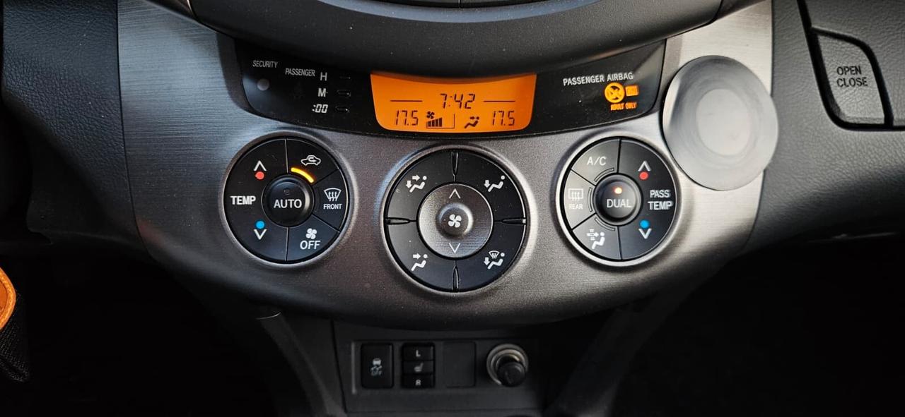Toyota RAV 4 2.2 D-4D 150 CV Lounge (4x4)