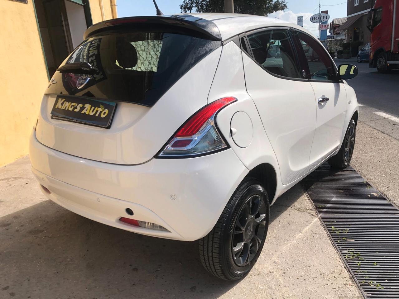 Lancia Ypsilon 0.9 TwinAir 85 CV 5 porte Metano Ecochic Platinum