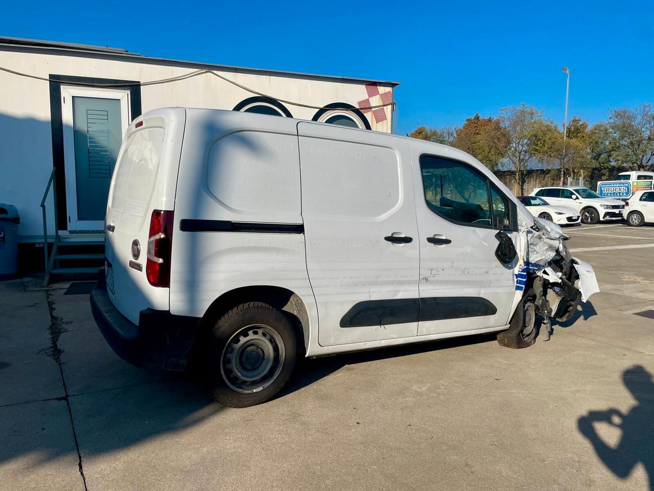 FIAT van DOBLO 1.5 BLUE HDi 100CV ** VEICOLO SINISTRATO MARCIANTE VA IN MOTO***