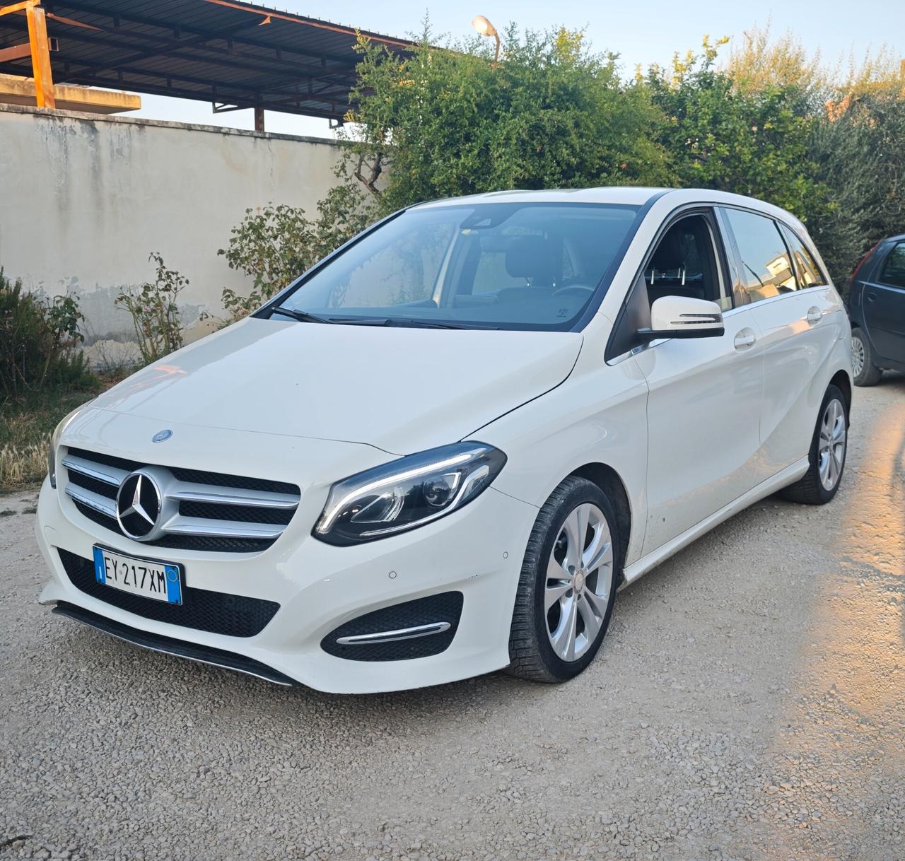 Mercedes-benz B 200 d Automatic Executive leggi