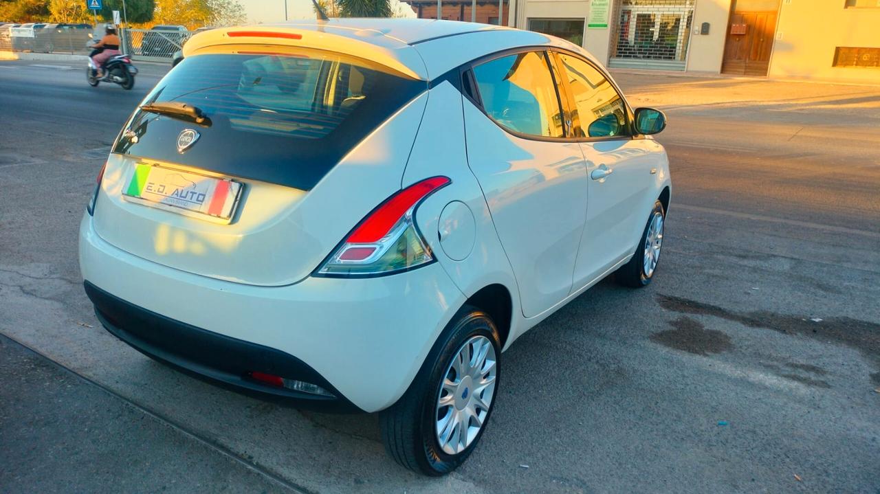 Lancia Ypsilon 0.9 TwinAir 85 CV 5 porte Metano Ecochic Elefantino