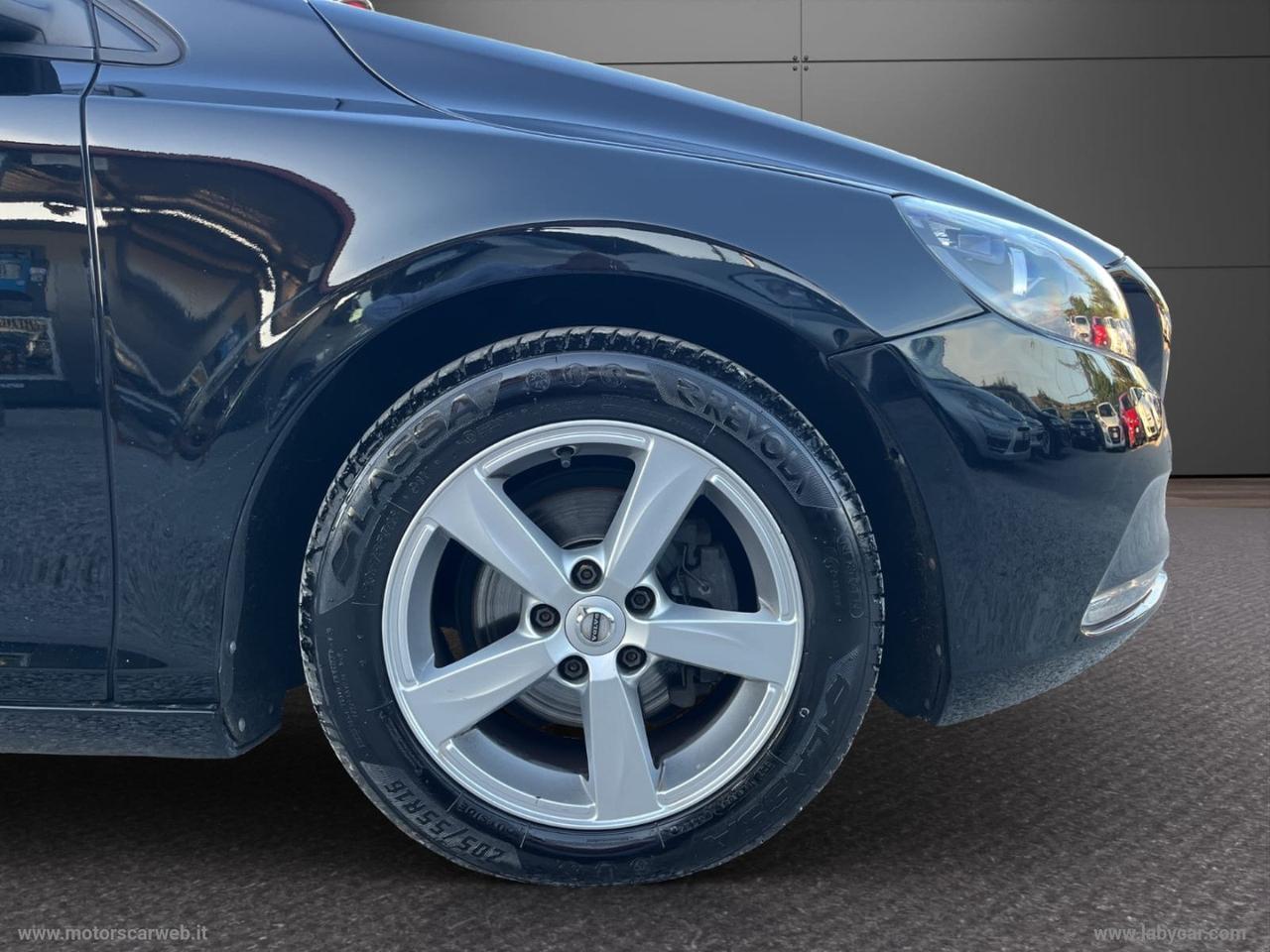 VOLVO V40 D2 Momentum