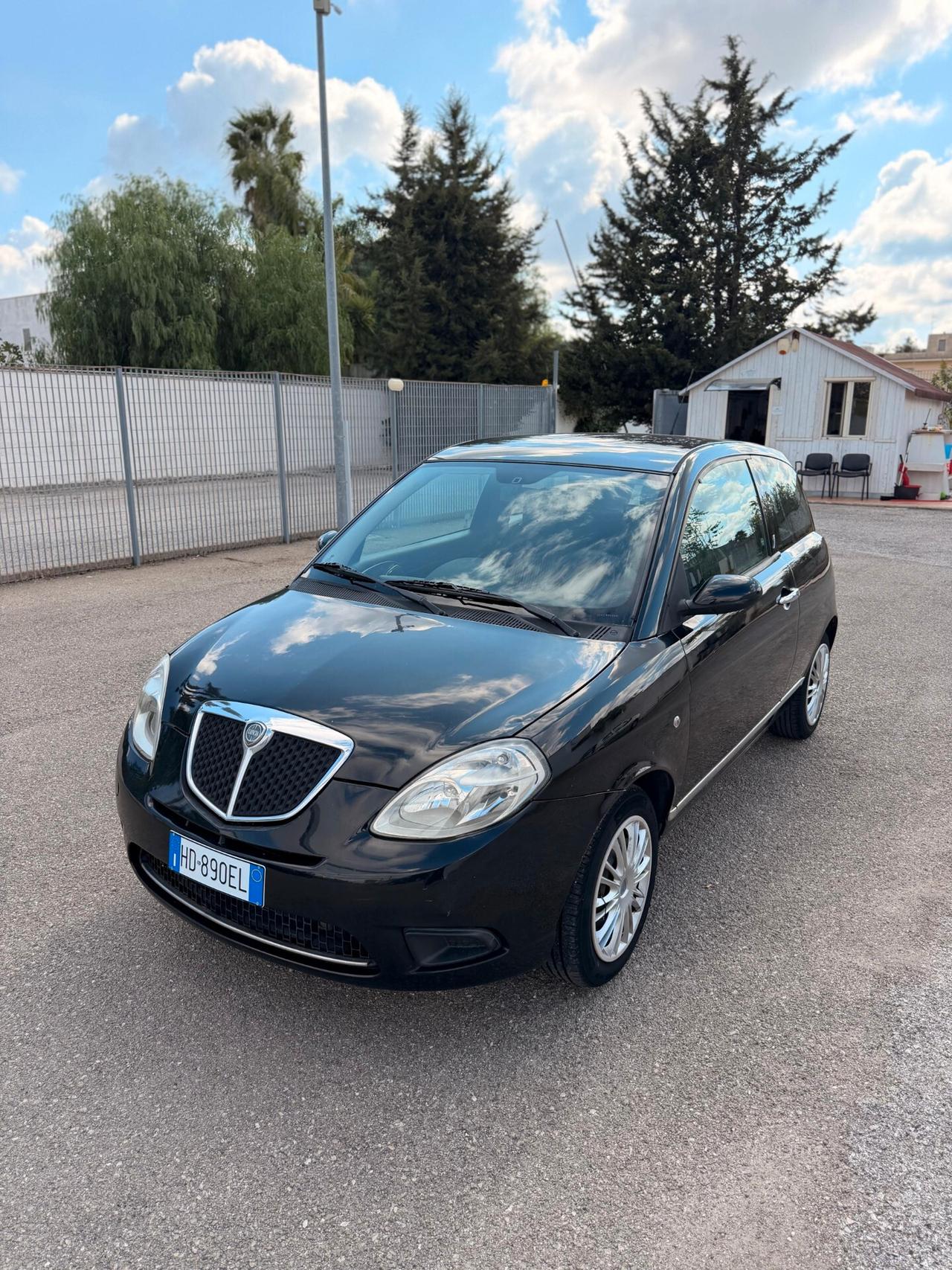 Lancia Ypsilon 1.3 MJT 75 CV Modamilano