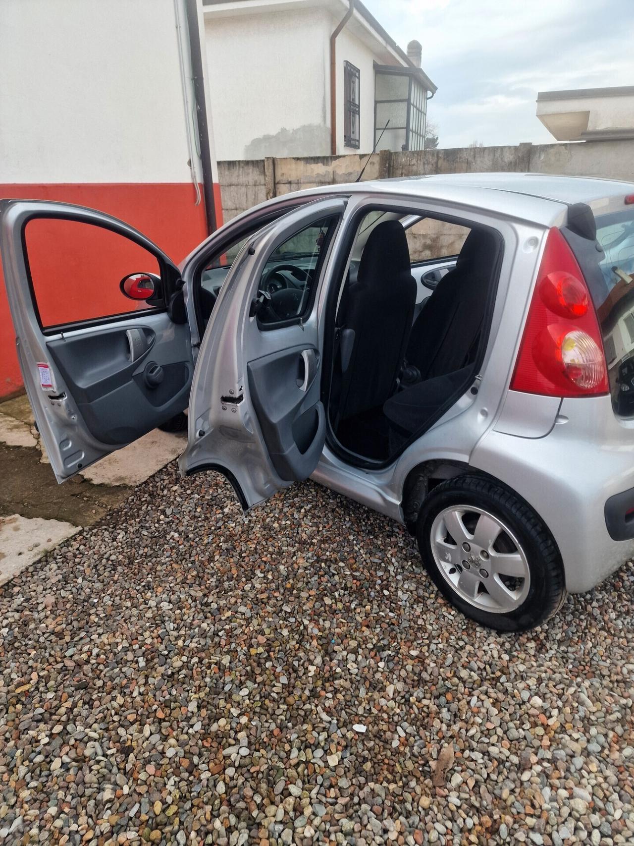 Peugeot 107 1.0 68CV 5p. Plaisir 2Tronic