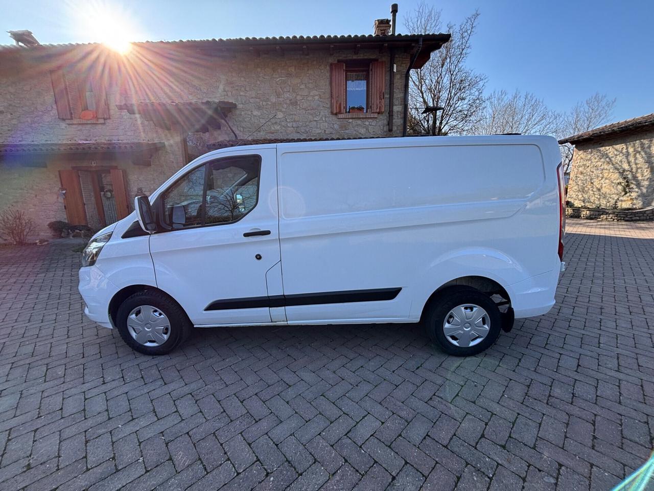 Ford Transit Custom 280 2.0 EcoBlue Hybrid 130 PC Furg. Titanium