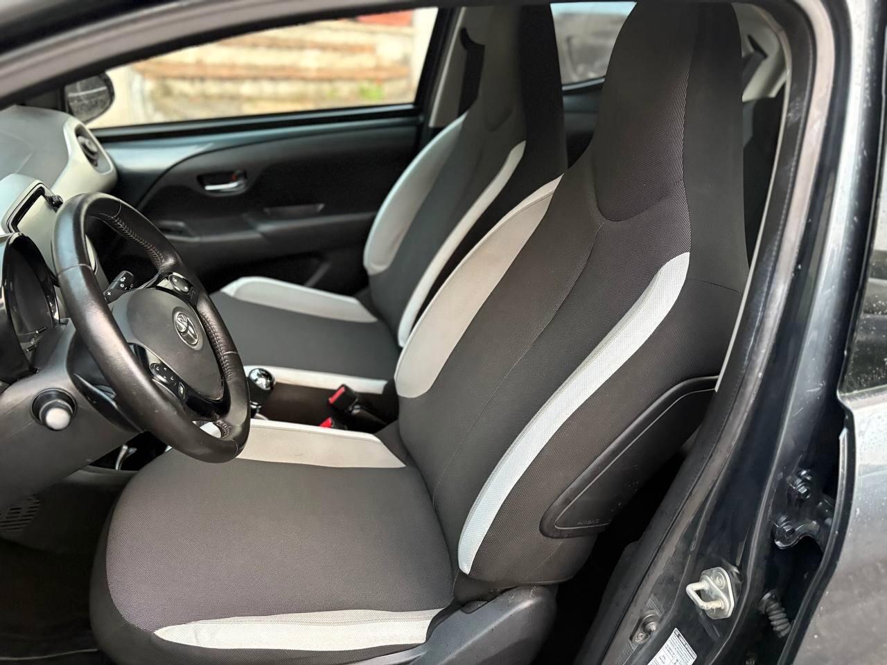 Toyota Aygo 1.0 VVT-i 69 CV 5 porte x-cool TSS