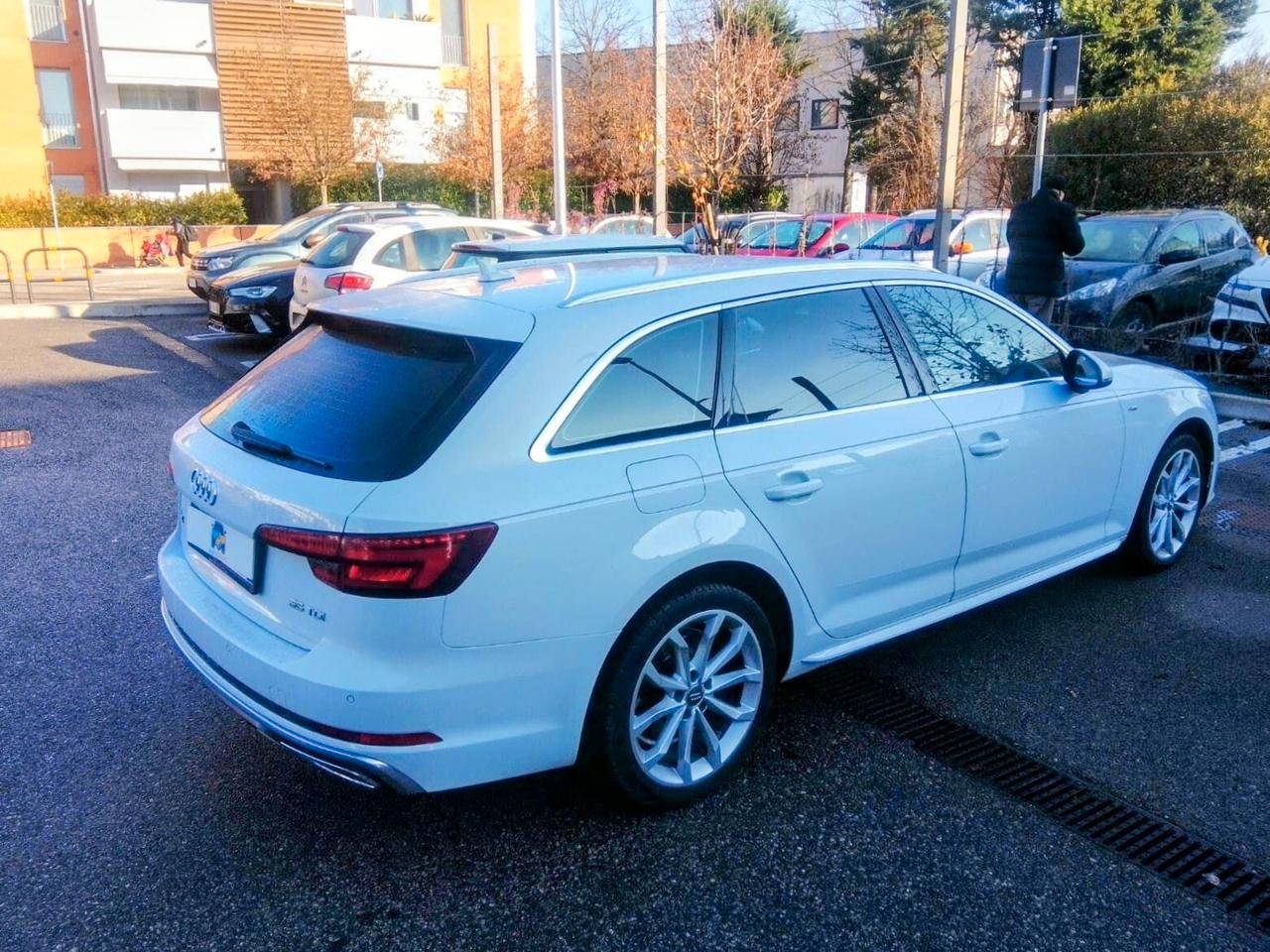 Audi A4 Avant 30 TDI S tronic line edition