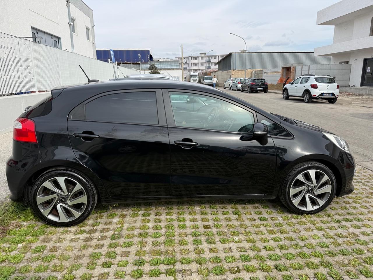Kia Rio 1.1 CRDi 5p. FULL Optional