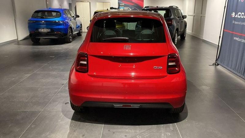 FIAT 500 La Prima 3+1 42 kWh