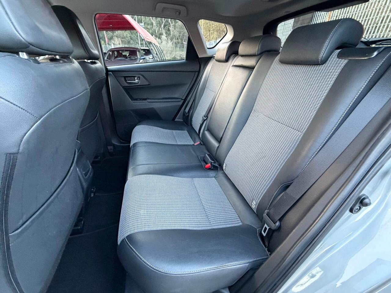 Toyota Auris 1.8 Hybrid Lounge