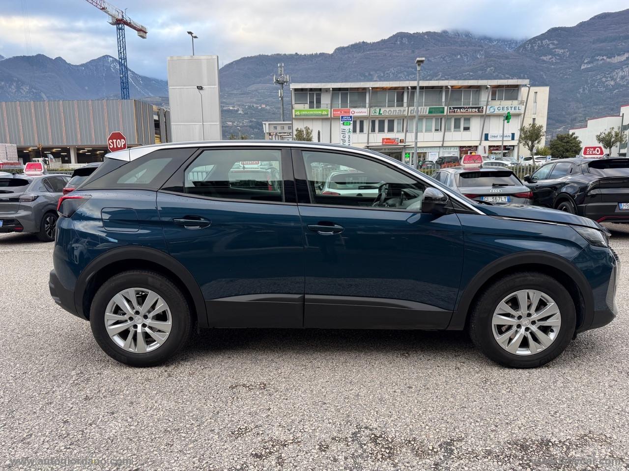 PEUGEOT 3008 Hybrid 136 e-DCS6 Allure