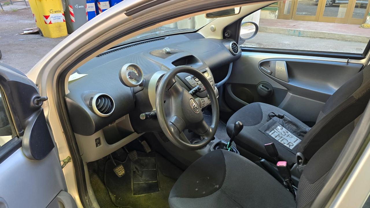 Toyota Aygo 1.0 12V VVT-i 5 porte Sol