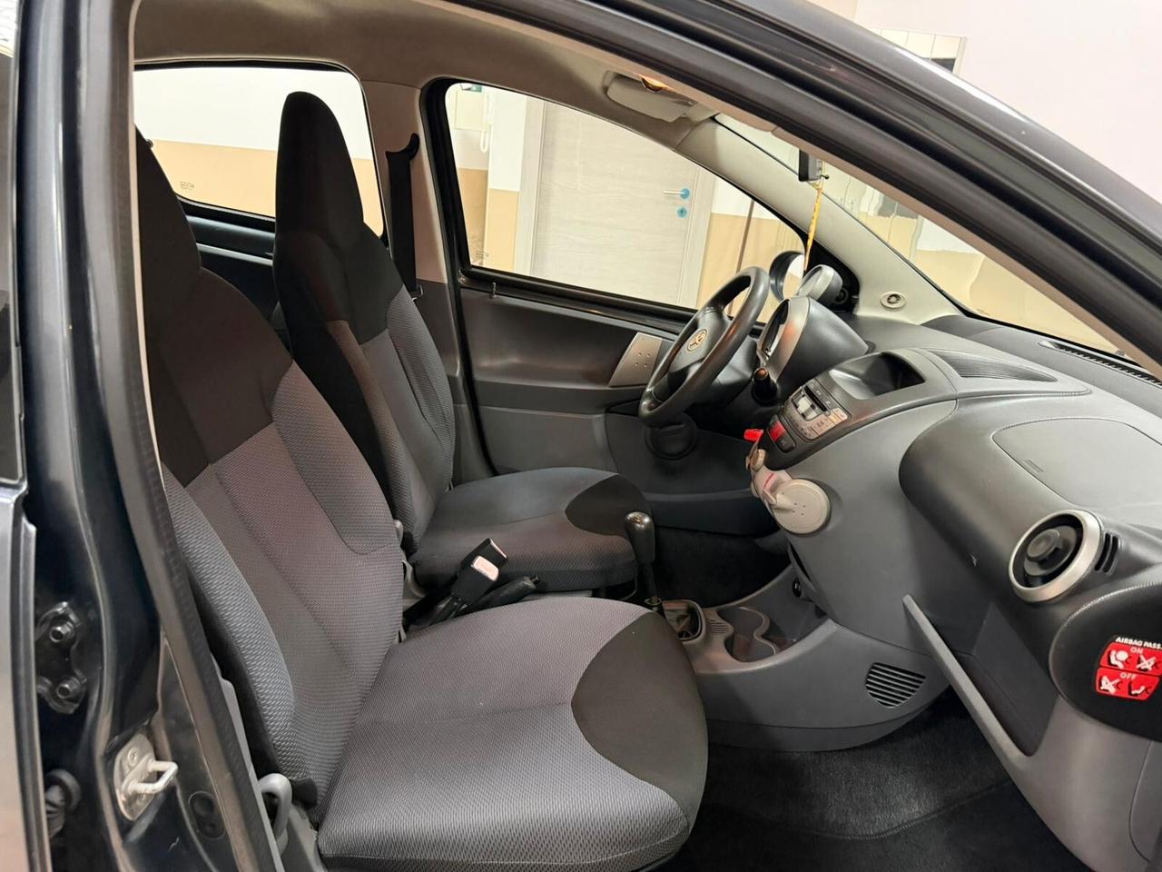 Toyota Aygo 1.0 12V VVT-i 5 porte Sol