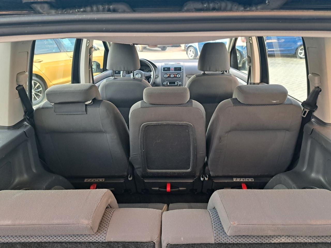 Volkswagen Touran 7 posti / 1.6 /105 cv/