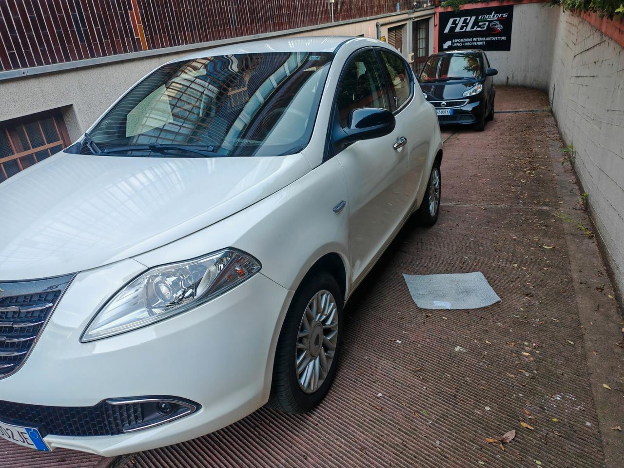 Lancia Ypsilon 0.9 TwinAir 85 CV 5 porte S&S DFN Platinum