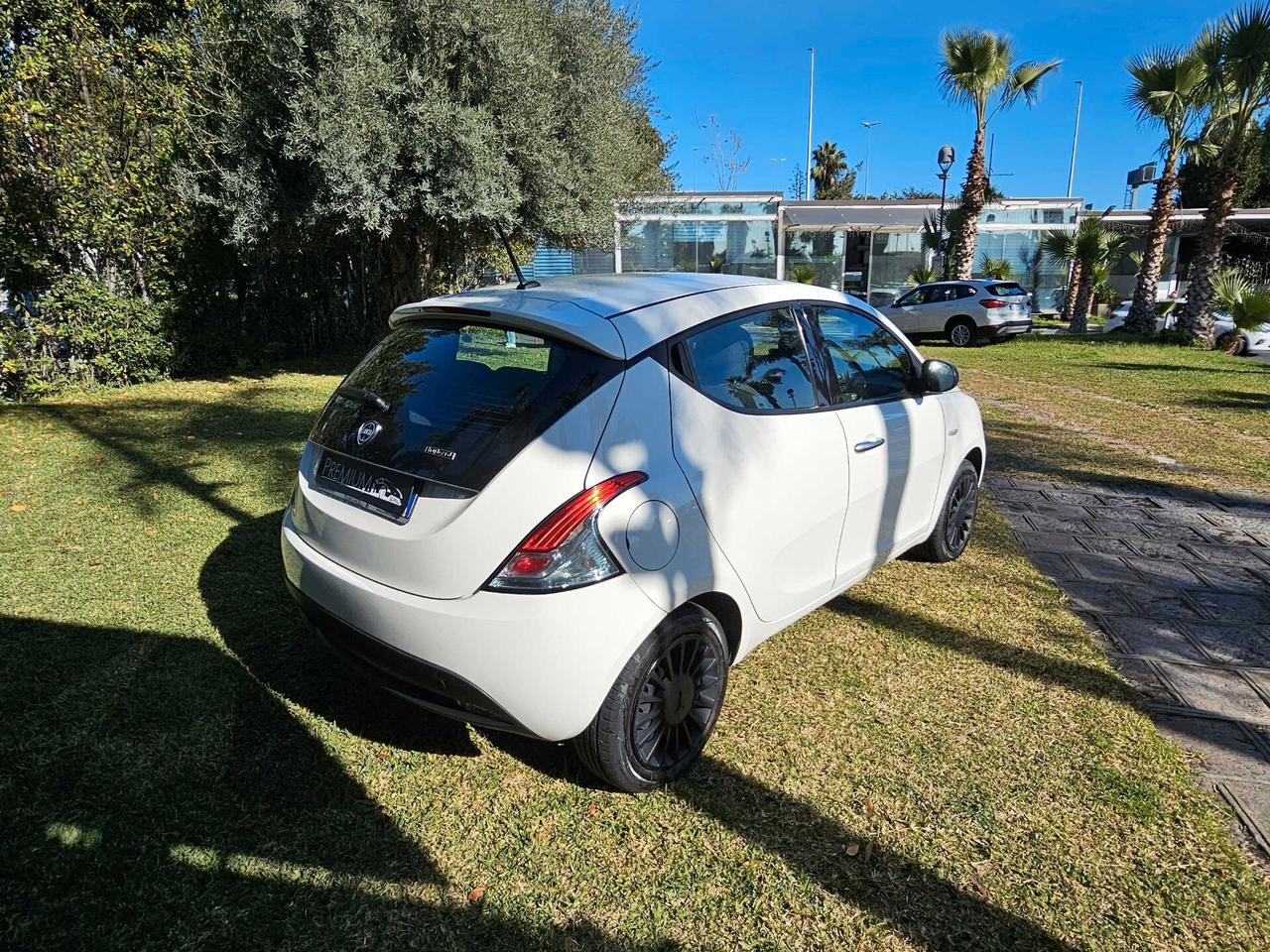 Lancia Ypsilon 1.0 FireFly 5 porte S&S Hybryd Gold