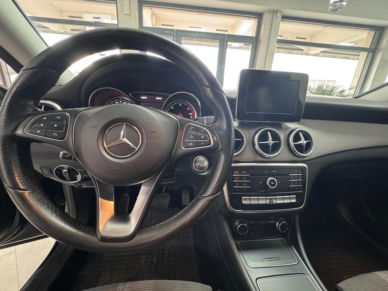 Mercedes-Benz CLA 200 Business