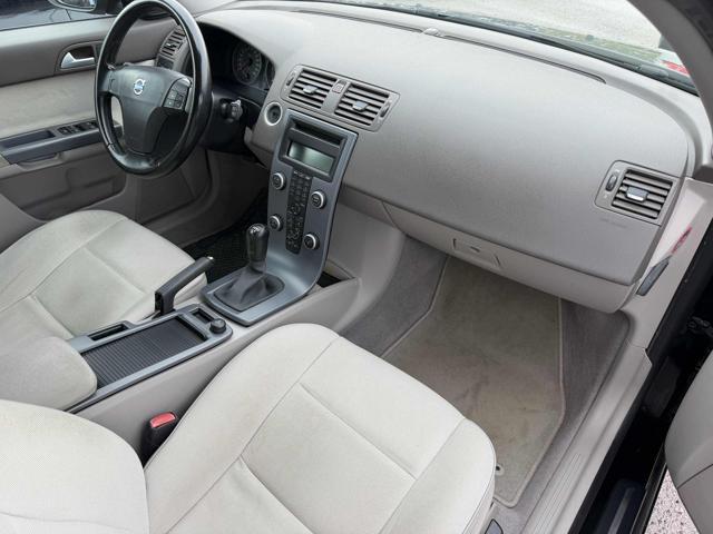 VOLVO V50 D2 R-design