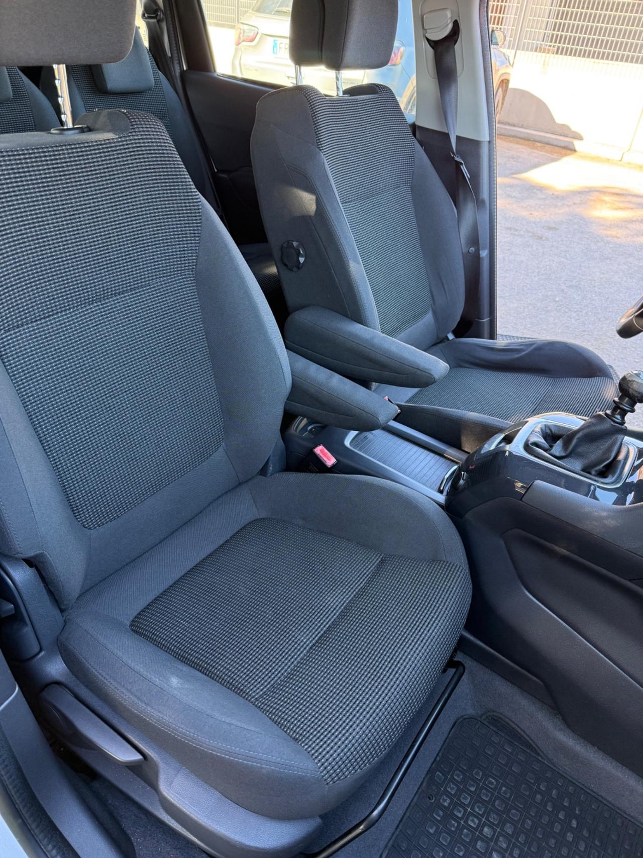 Peugeot 5008 1.6 HDi 115CV Allure