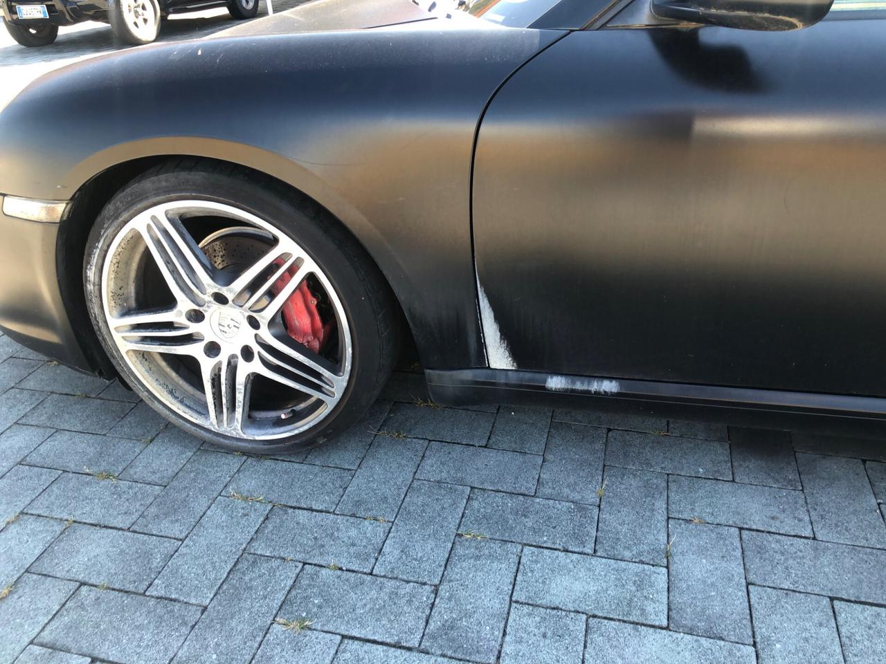 Porsche Cayman 2.7
