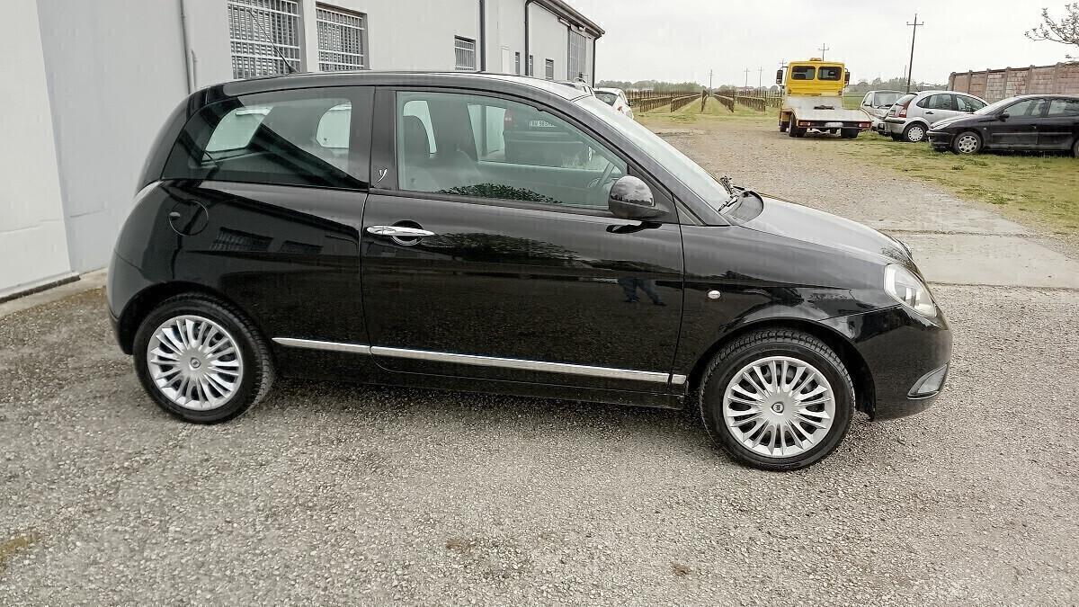 Lancia Ypsilon 1.2 - imp. GPL -