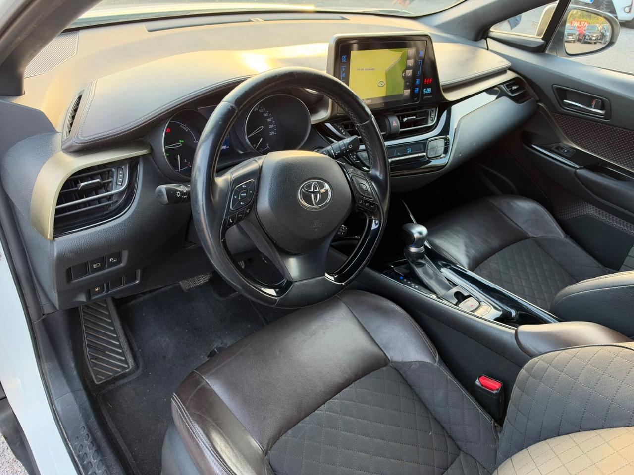 Toyota C-HR 1.8 Hybrid E-CVT Lounge