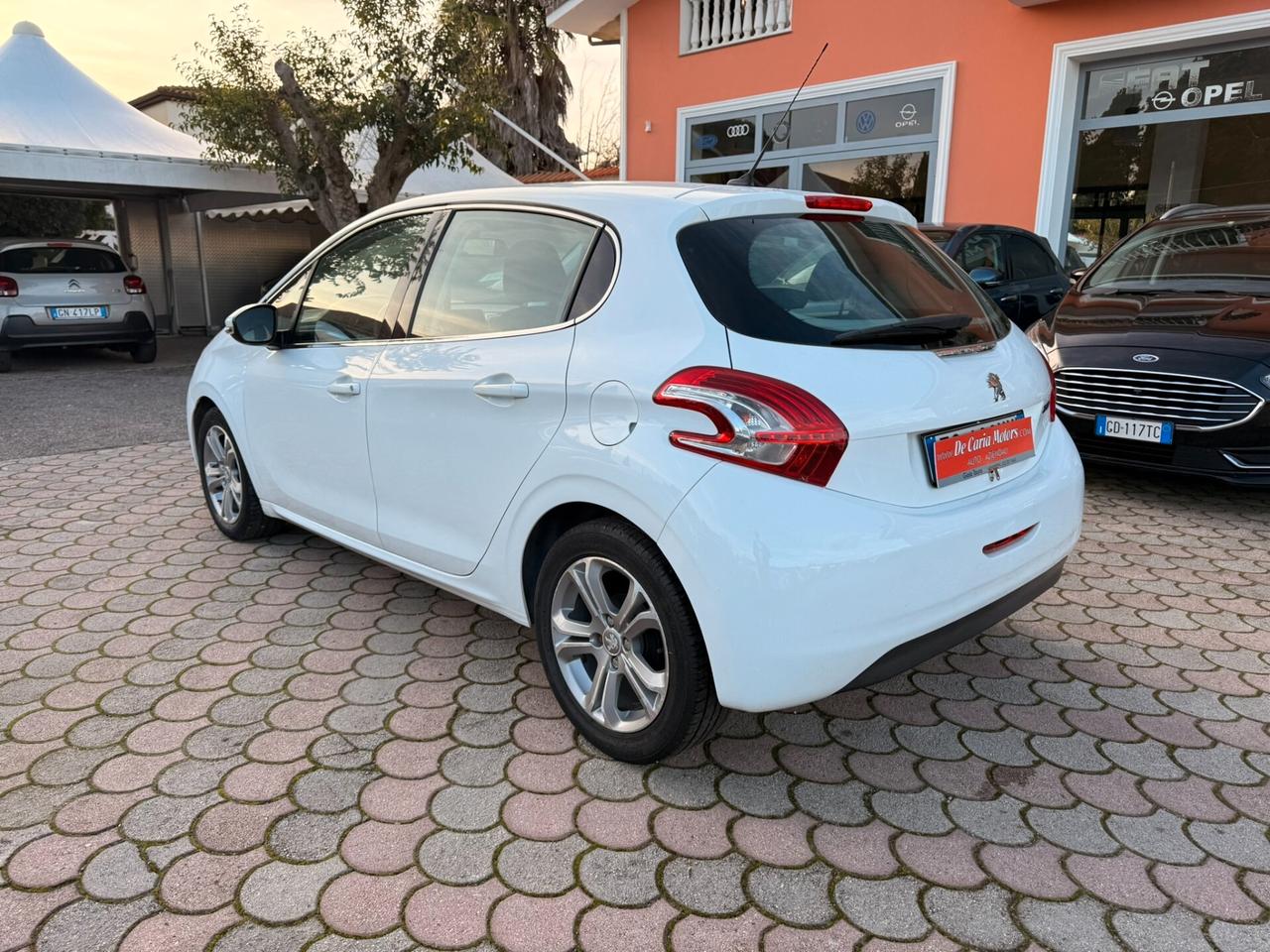 Peugeot 208 1.4 HDi 68CV Allure - 2013