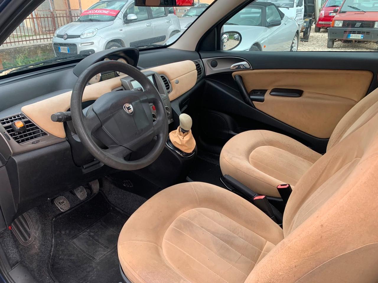 Lancia Ypsilon 1.4 16V Platino