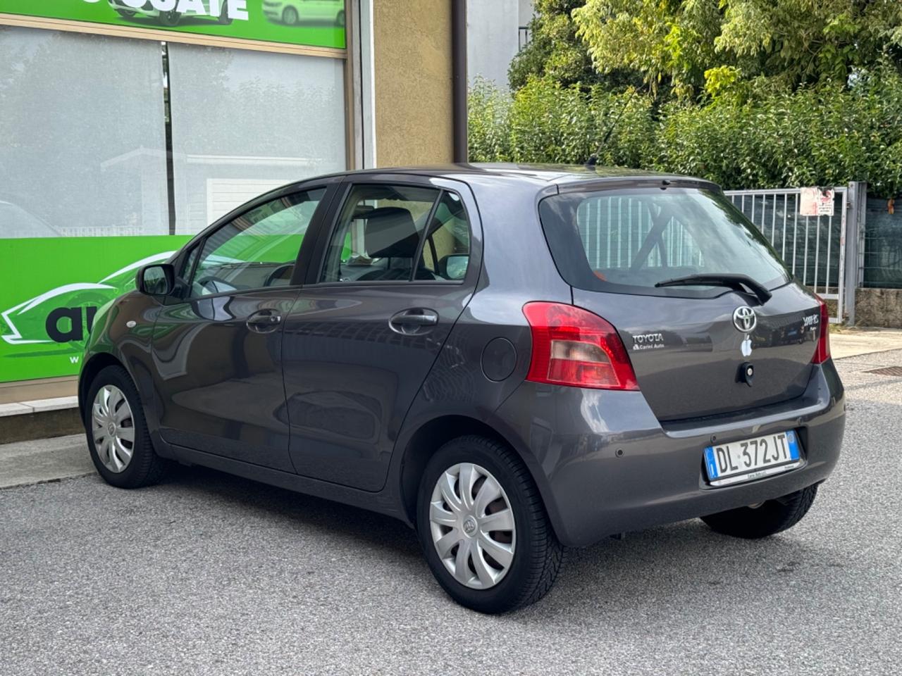 Toyota Yaris 1.3 5 porte 110.000 km NEONATENTATI