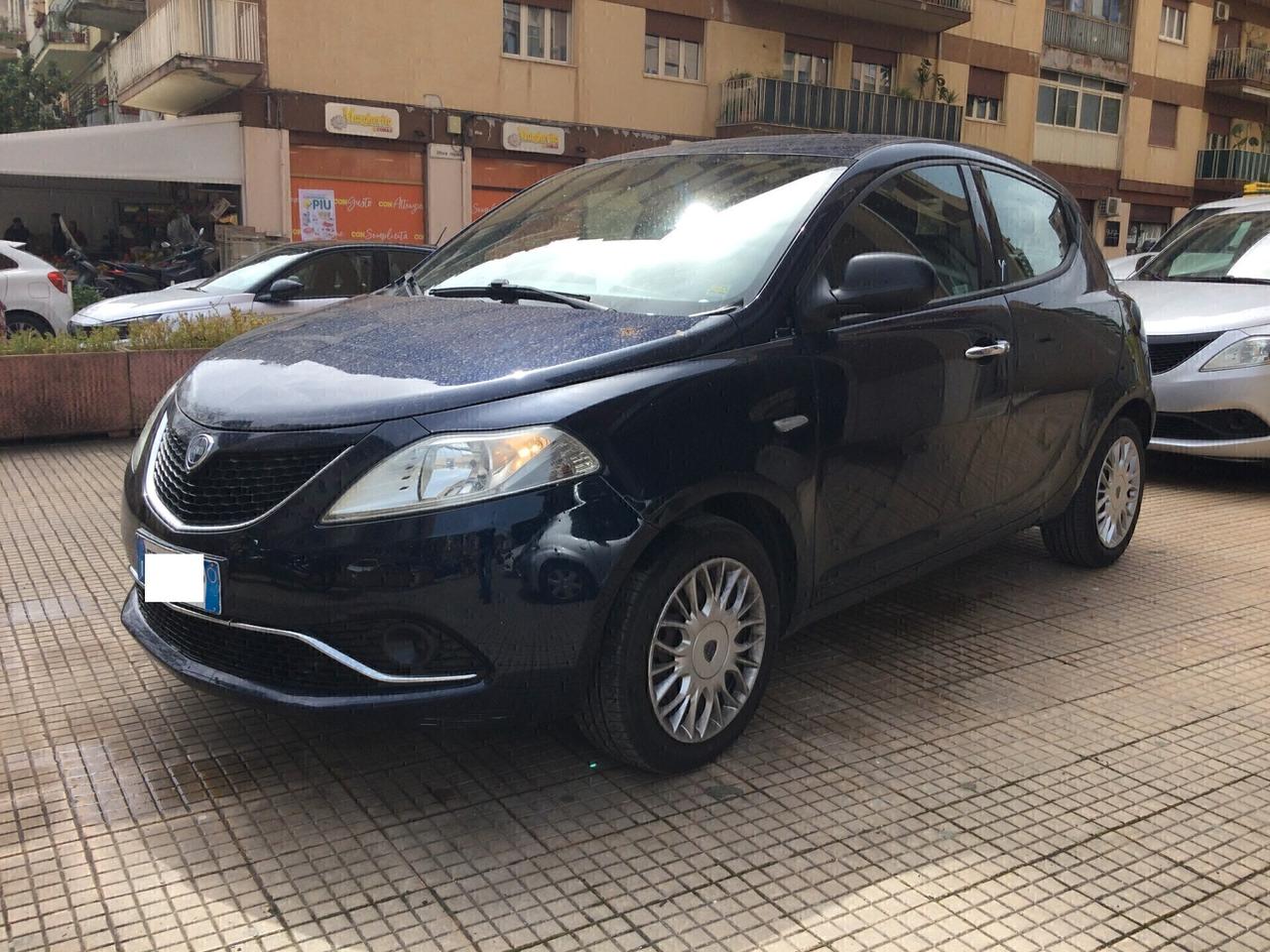 Lancia Ypsilon 1.2 69 CV 5 porte Silver