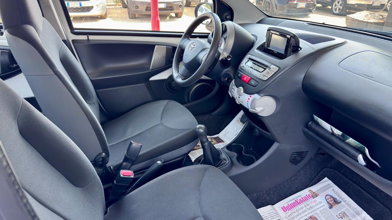 Toyota Aygo 1.0 VVT-i 69 CV 5 porte x-play MMT