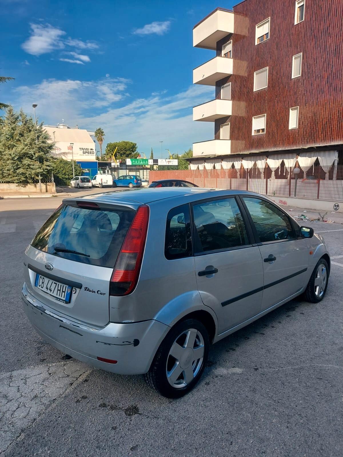 Ford Fiesta 1.4 16V 5p. Ghia