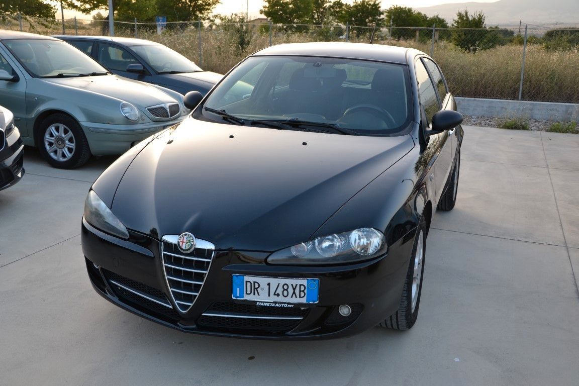 Alfa Romeo 147 1.9 JTD (120) 5 porte Black Line