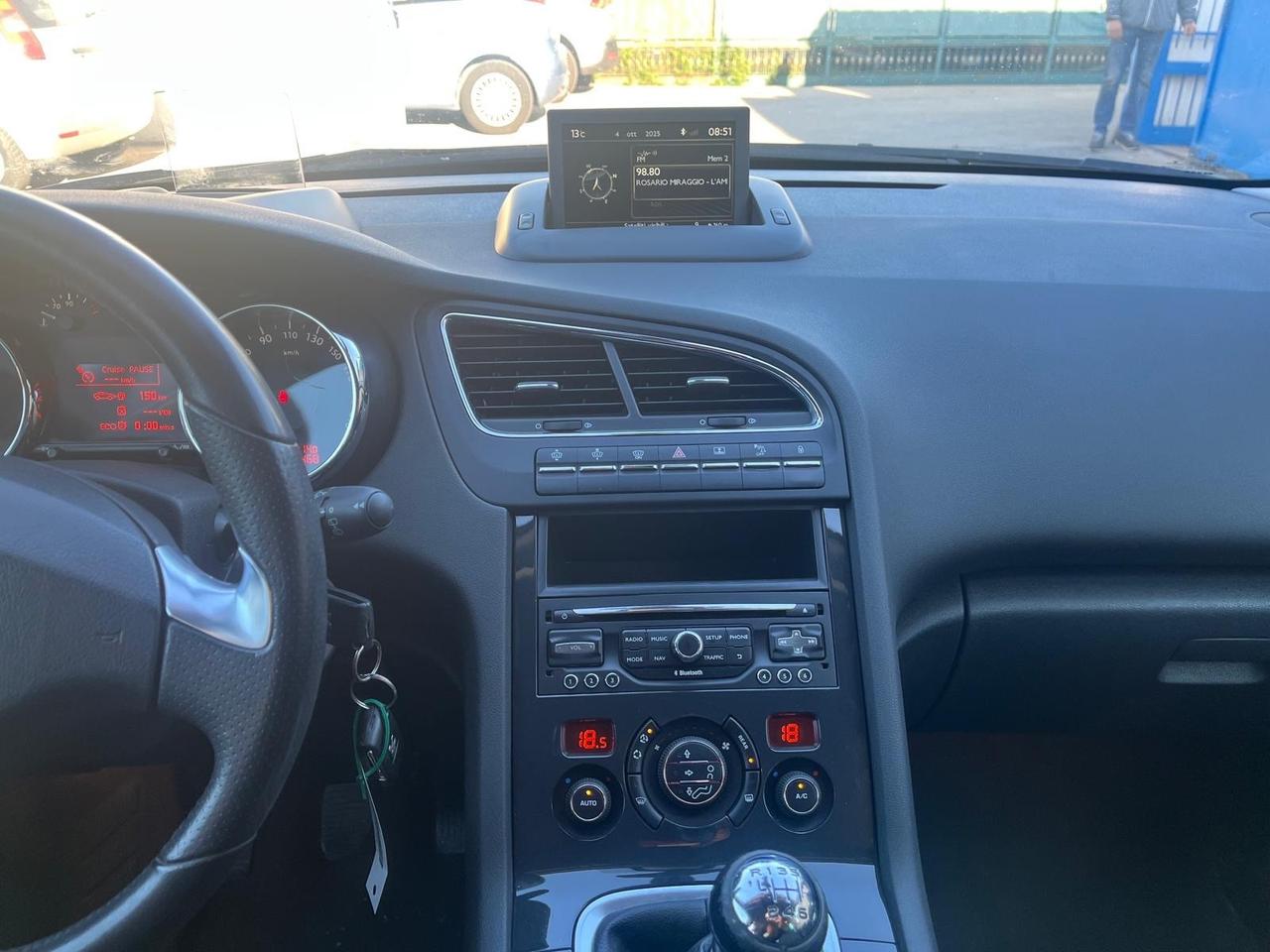 Peugeot 5008-2.0 hdi-7 P- allure-2016