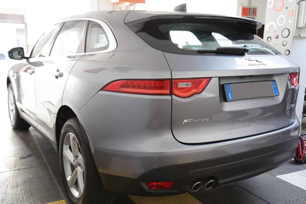 Jaguar F-Pace 2.0 D 180 CV AWD aut. Chequered Flag